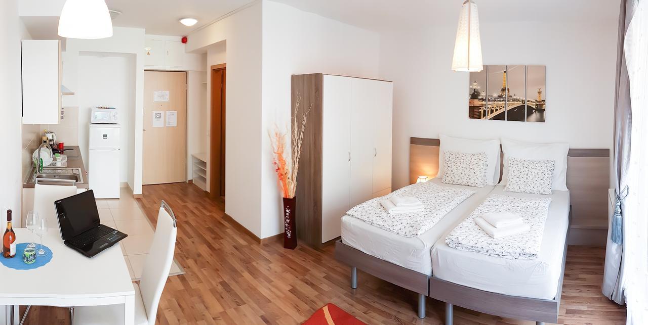 Corvin Holiday Apartments Hotel Budapest Exterior photo