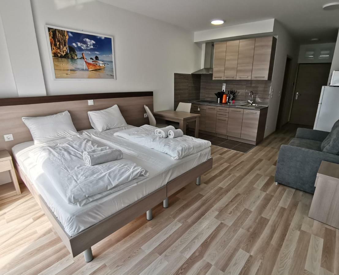 Corvin Holiday Apartments Hotel Budapest Exterior photo