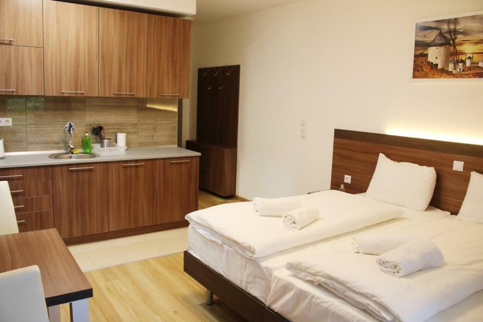 Corvin Holiday Apartments Hotel Budapest Exterior photo