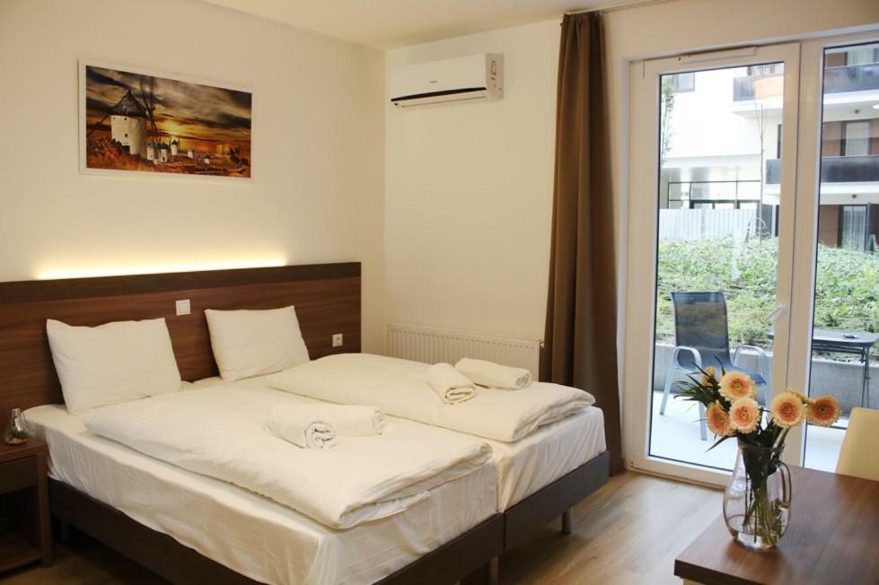 Corvin Holiday Apartments Hotel Budapest Exterior photo