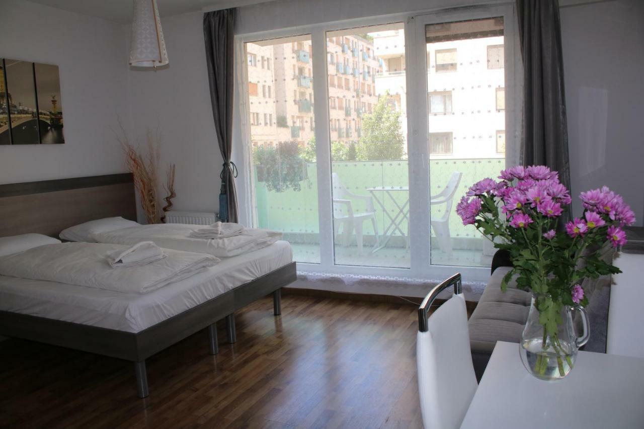Corvin Holiday Apartments Hotel Budapest Exterior photo