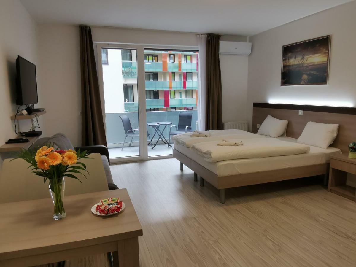 Corvin Holiday Apartments Hotel Budapest Exterior photo