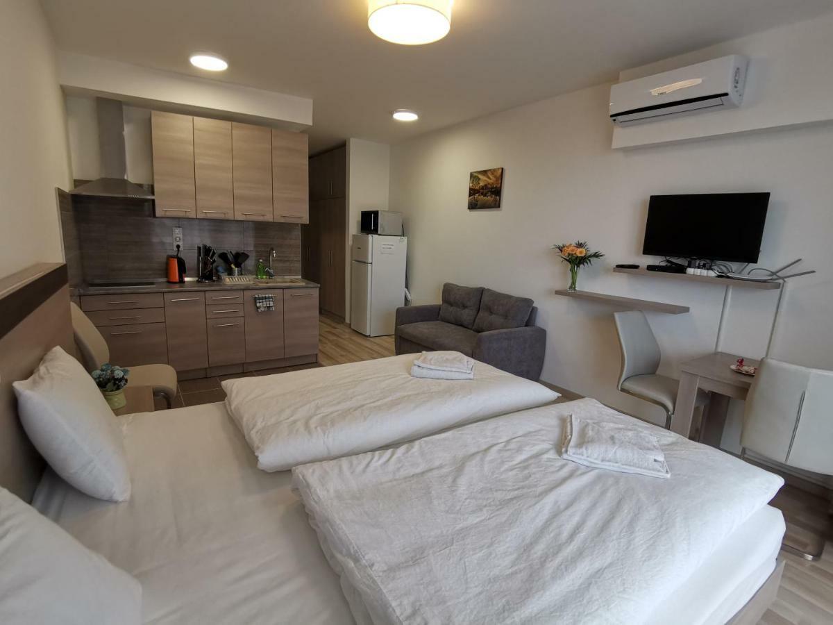 Corvin Holiday Apartments Hotel Budapest Exterior photo