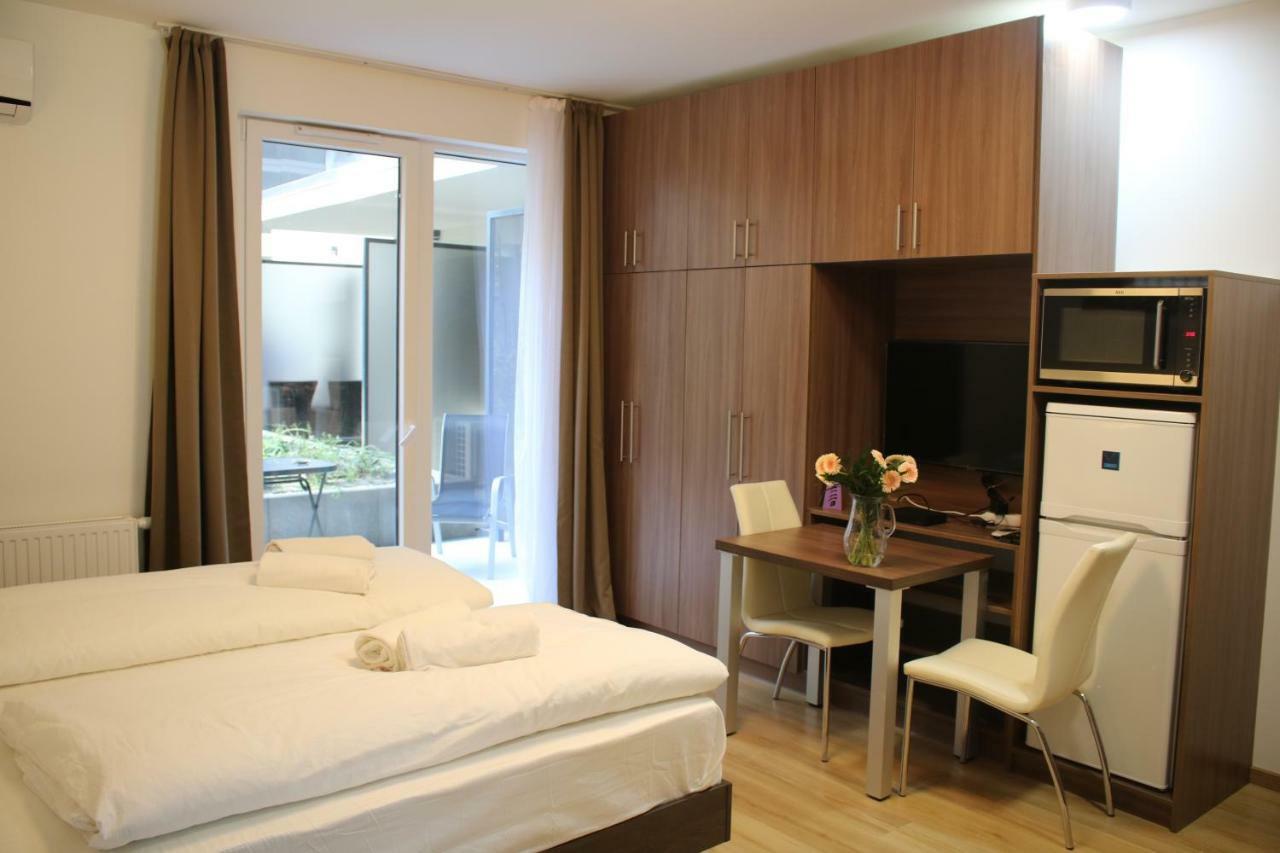 Corvin Holiday Apartments Hotel Budapest Exterior photo